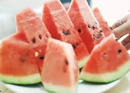 吃瓜等于吃西瓜什么意思,从吃西瓜到娱乐八卦的演变